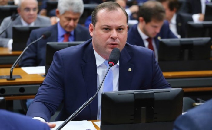 O relator na comissão, deputado Victor Linhalis, apresentou substitutivo ao texto - (Foto: Vinicius Loures/Câmara dos Deputados)