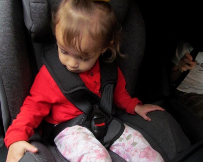 Aprenda como transportar crianças em veículos