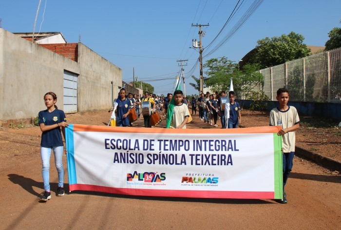 ETI Anísio Teixeira se preparam para representar a rede municipal no desfile da Independência do Brasil