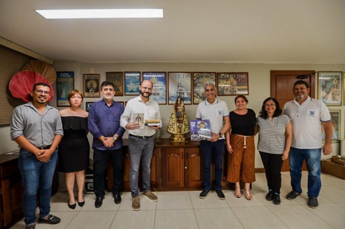Seduc e Diretoria da Festa do Círio firmam parceria para combater a evasão escolar