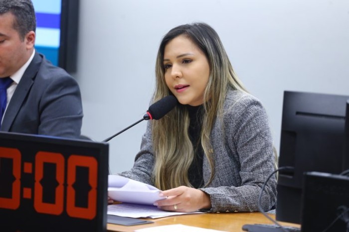 Andreia Siqueira: atividades esportivas são importantes na formação das novas gerações - (Foto: Vinicius Loures/Câmara dos Deputados)