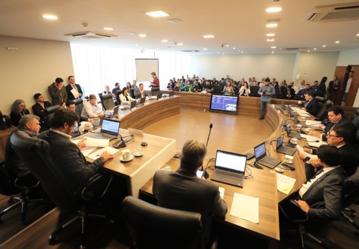 Projeto que permite atuação conjunta entre bombeiros e agentes municipais avança na CCJ