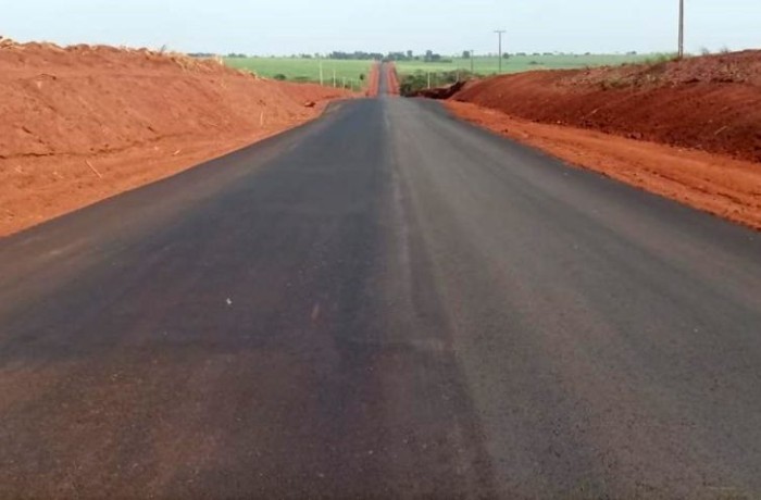 Obra de pavimentação em acesso à usina de Vicentina entra na reta final