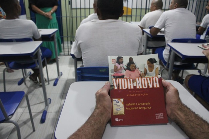 Sejus inicia aula de alfabetização para reeducandos de Penitenciária em Teresina