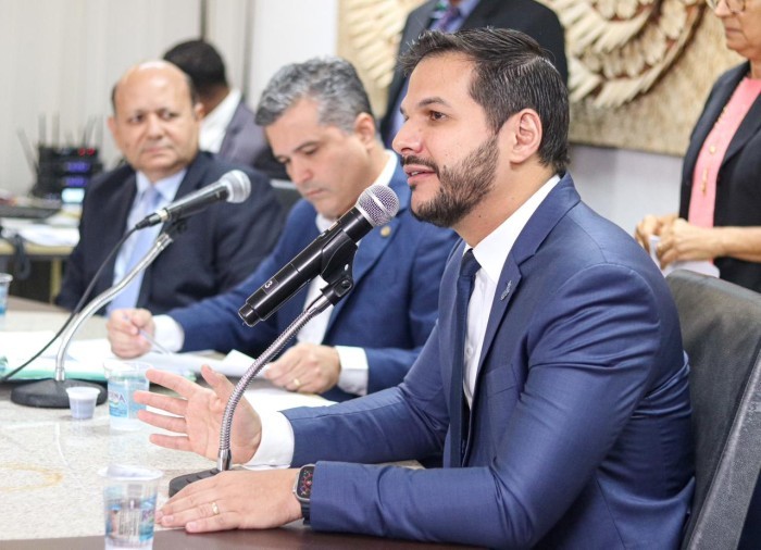 Secretário da Educação participa de audiência na Alepi sobre ensino de literatura piauiense nas escolas