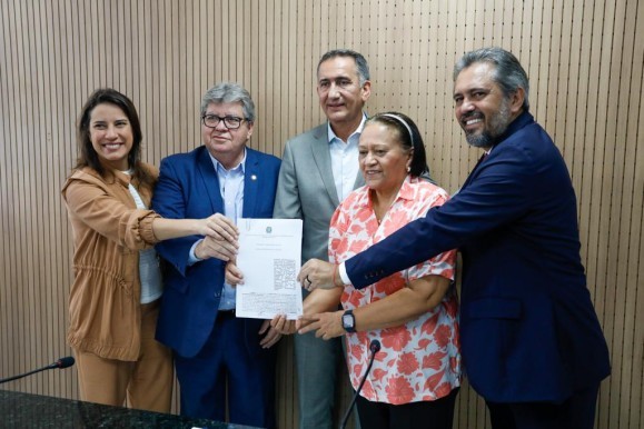 Em agenda com o ministro Waldez Góes, governadora Raquel Lyra assina acordo interfederativo de operação sustentável das águas do Rio São Francisco