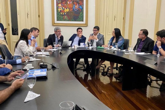 Governo do Estado se reúne com prefeitos para dialogar sobre o Descomplica PE, proposta para modernizar o sistema tributário