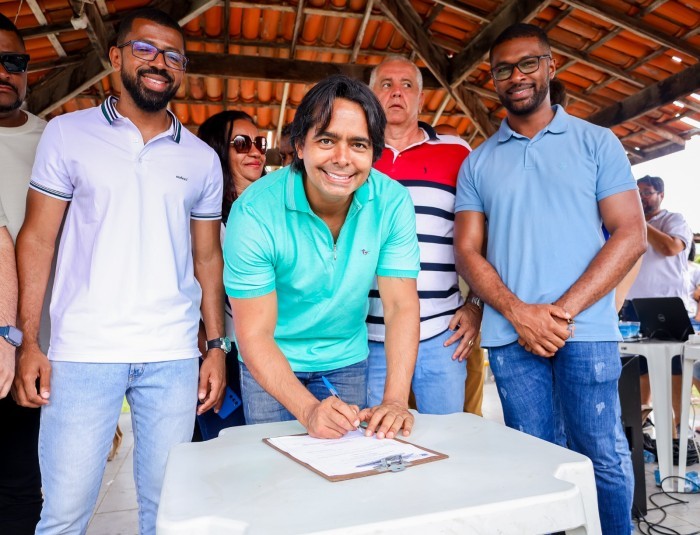 Candeias: Prefeito assina ordem de serviço para construção da praça do Condomínio 1 e 2 no Ouro Negro