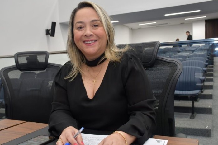 Lia Nogueira quer carrinhos adaptados em supermercados do MS
