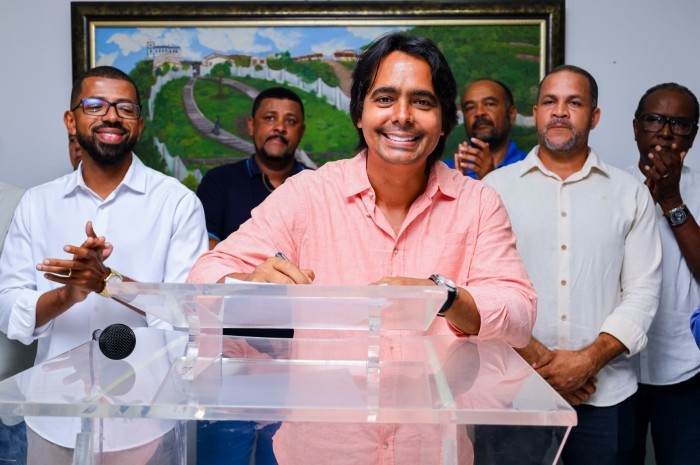 Candeias: Prefeito dá posse ao novo secretário da SESP e SEMAPP