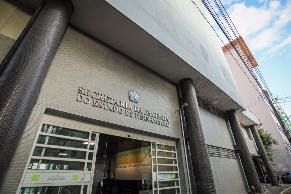 Governo de Pernambuco quita R$ 756 milhões de dívidas da gestão anterior no 1º bimestre do ano