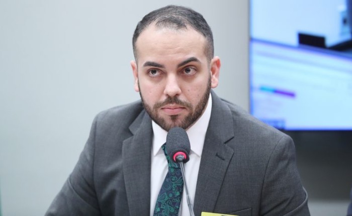 Matheus Muller diz ter sido lesado pela Atlas junto com cerca de 400 investidores - (Foto: Bruno Spada / Câmara dos Deputadas)