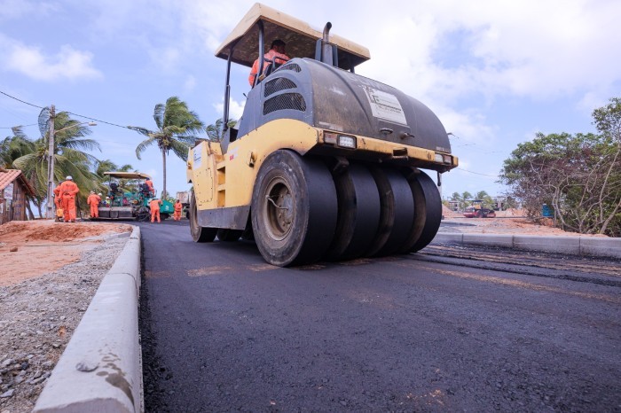 Prefeitura inicia pavimentação asfáltica em Itacimirim