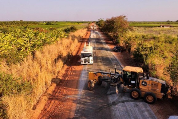 Em Petrolina, governadora Raquel Lyra vistoria o andamento das obras da PE-638 e PE-639
