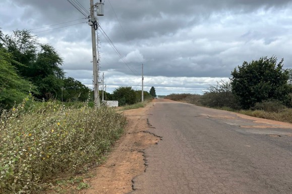 Em Petrolina, governadora Raquel Lyra anuncia recuperação da PE-638 e PE-639