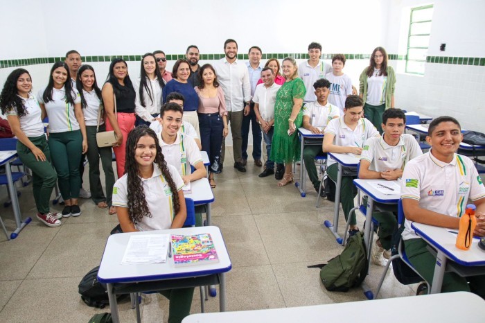 Secretário Washington Bandeira entrega reforma do CETI Cônego Cardoso em aniversário de 261 anos de Castelo do Piauí