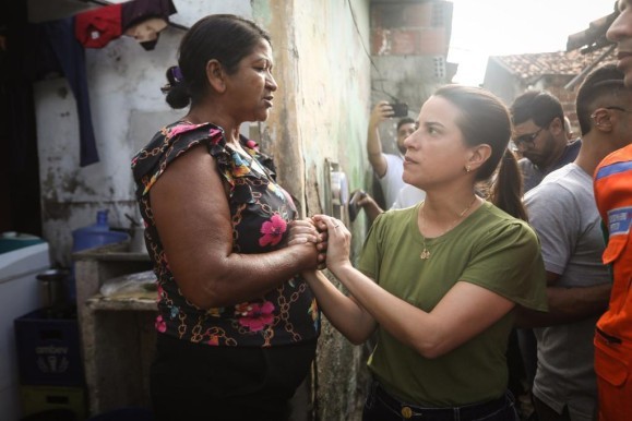 Governadora Raquel Lyra visita cidades atingidas pelas chuvas e anuncia R$ 23 milhões em investimentos para Defesa Civil e Corpo de Bombeiros