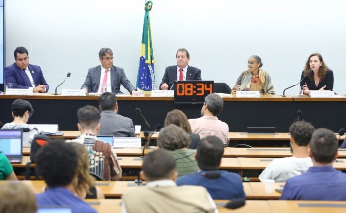 Lançamento ocorreu em audiência da Comissão de Meio Ambiente - (Foto: Vinicius Loures / Câmara dos Deputados)