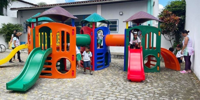 Escolas municipais mais atrativas com novos parques infantis