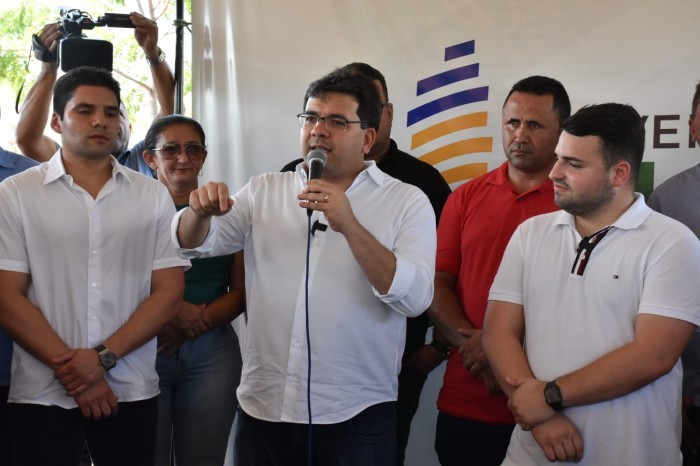 Rafael Fonteles inaugura obras e anuncia investimento histórico em estrada no Vale do Sambito