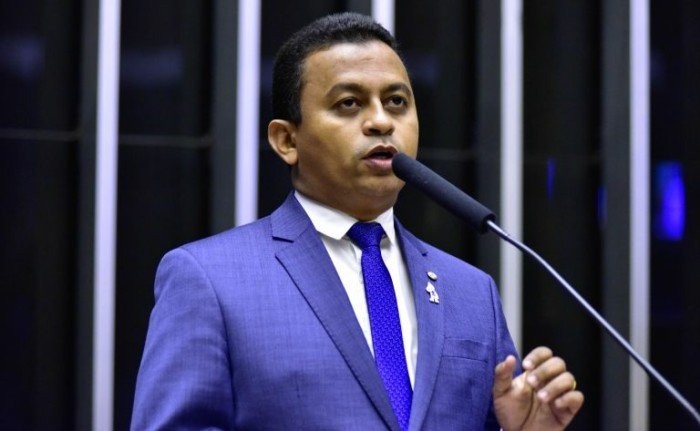 Comissão aprova projeto que prevê seção com livros e periódicos em braile em bibliotecas públicas