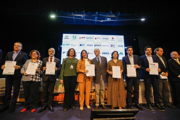 “Pernambuco está unido em torno da Transnordestina”, afirma governadora Raquel Lyra em solenidade na FIEPE