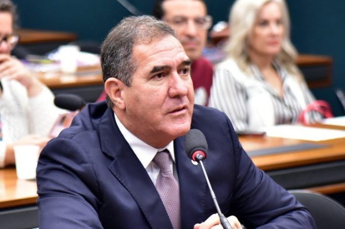 Luiz Gastão apresentou um substitutivo, que foi aprovado - (Foto: Zeca Ribeiro/Câmara dos Deputados)