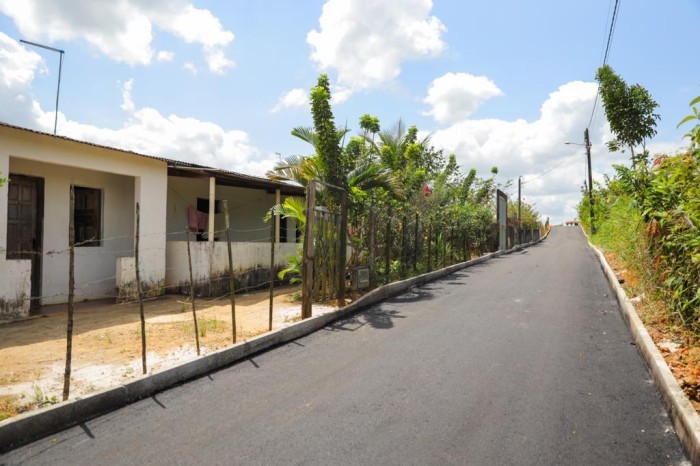 Candeias: Após décadas, Rua da Gameleira e Ana Neri recebem banho de asfalto