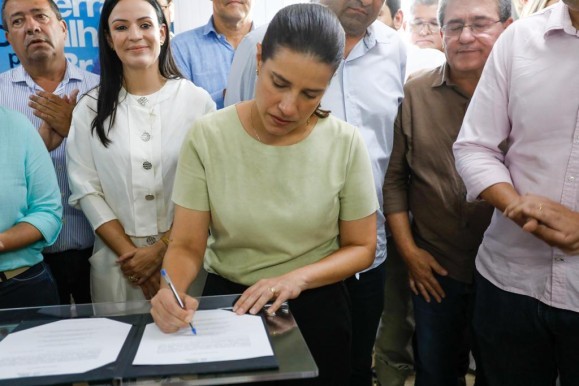 Governadora Raquel Lyra assina ordem de serviço para requalificação do Aeroporto de Serra Talhada