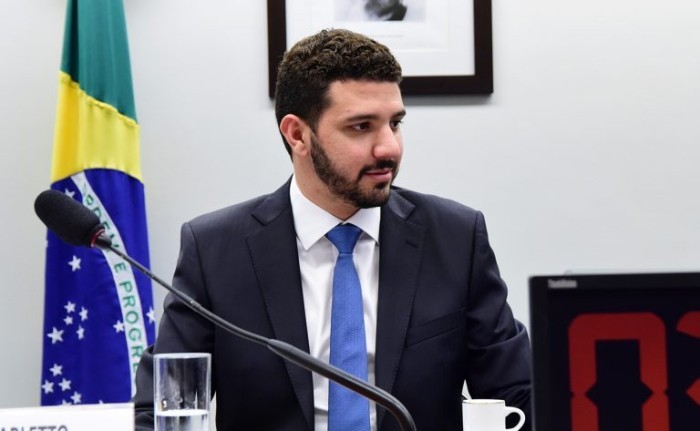 Neto Carletto defendeu a aprovação de substitutivo na comissão - (Foto: Cleia Viana / Câmara dos Deputados)