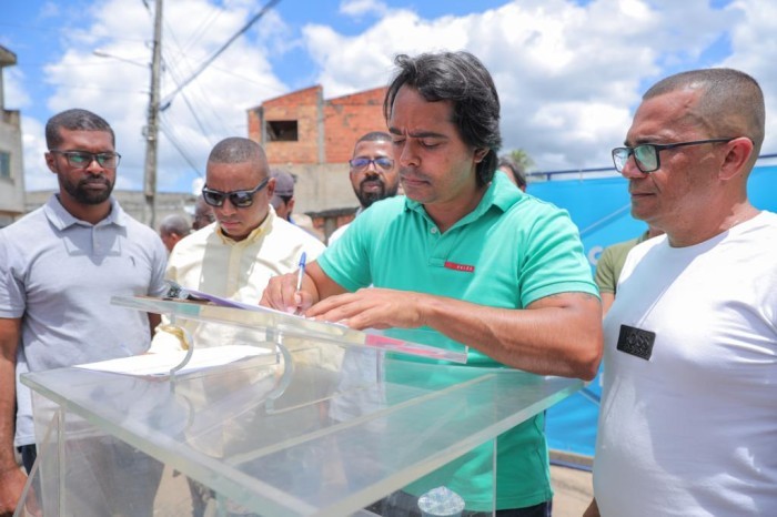 Candeias: Prefeito assina Ordem de Serviço e garante pavimentação de sete ruas no Ouro Negro