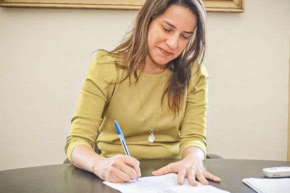 Governadora Raquel Lyra sanciona lei que autoriza o Executivo a contratar empréstimos de até R$ 3,4 bilhões para realizar investimentos em Pernambuco