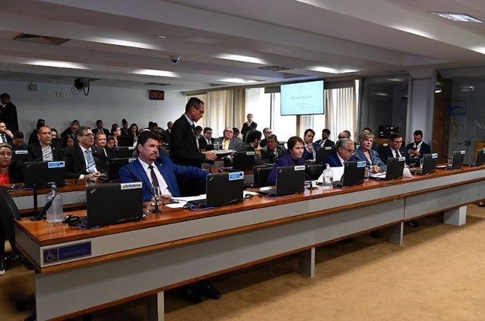 Projeto que possibilita adesão de locadores de imóveis próprios ao Simples, relatado pelo senador Wilder Morais (PL/GO), passou na CAE e pode ser votado pelo Plenário - Foto: Roque de Sá/Agência Senado