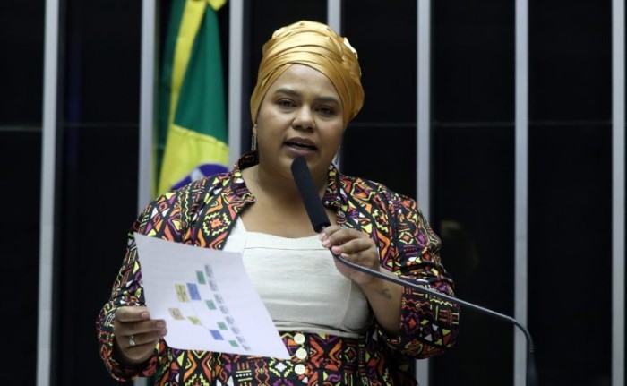 Dandara cobra qualificação de educadores para combater preconceitos e estereótipos - (Foto: Bruno Spada/Câmara dos Deputados)