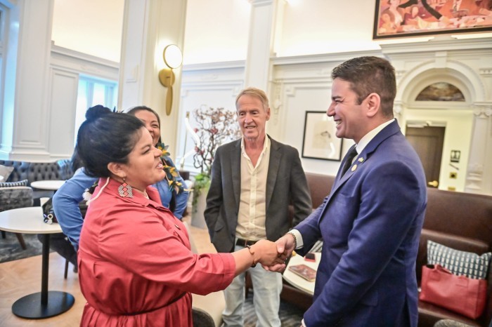 Gladson reafirma compromisso com populações originárias em reunião com ministra Sônia Guajajara