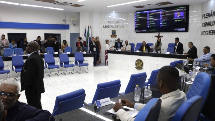 Sessão da Câmara de Camaçari aprova criação PL sobre segurança alimentar e Campanha sobre uso de fogos de artifício