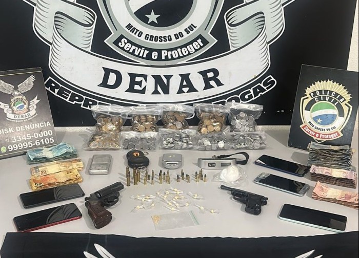 Polícia Civil fecha ponto de venda de drogas, levando à prisão de um casal que, além do entorpecente que comercializava, foi surpreendido de posse de armas de fogo e munições em Campo Grande