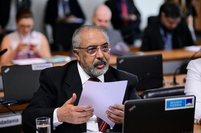 Direito de quem procura emprego: o PLS 520/2015, de Paulo Paim, segue para a análise da Câmara - Foto: Pedro França/Agência Senado
