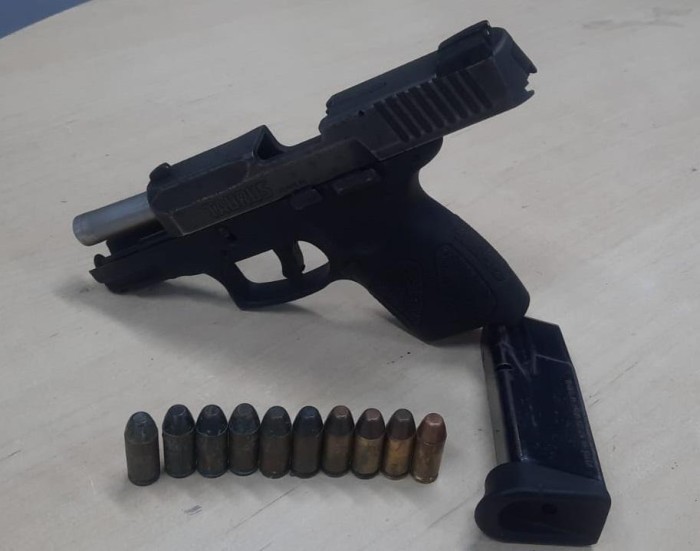PMAM resgata vítima de cárcere privado e apreende pistola, no bairro Lírio do Vale
