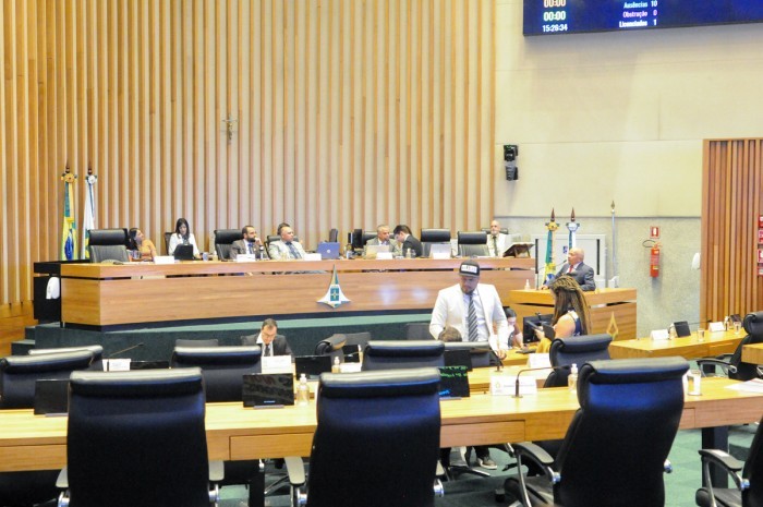Golpe praticado por pastor repercute na Câmara Legislativa