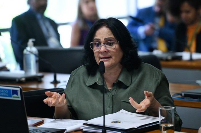Proposta foi defendida pela relatora, Damares Alves, que também pediu urgência na tramitação - Foto: Edilson Rodrigues/Agência Senado