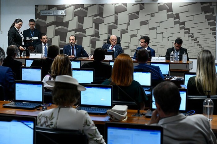 Representantes de diversos setores da economia fazem sugestões para a reforma tributária em debate na CAE, sob a presidência eventual do senador Esperidião Amin (PP-SC) - Foto: Marcos Oliveira/Agência Senado