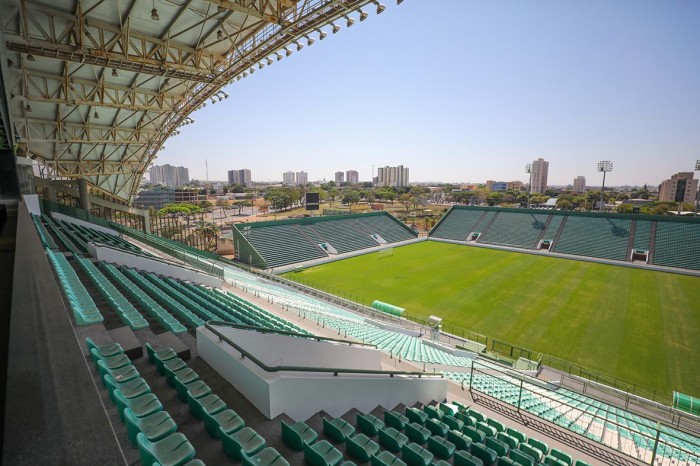Estádio Bezerrão recebe novo sistema elétrico e de segurança