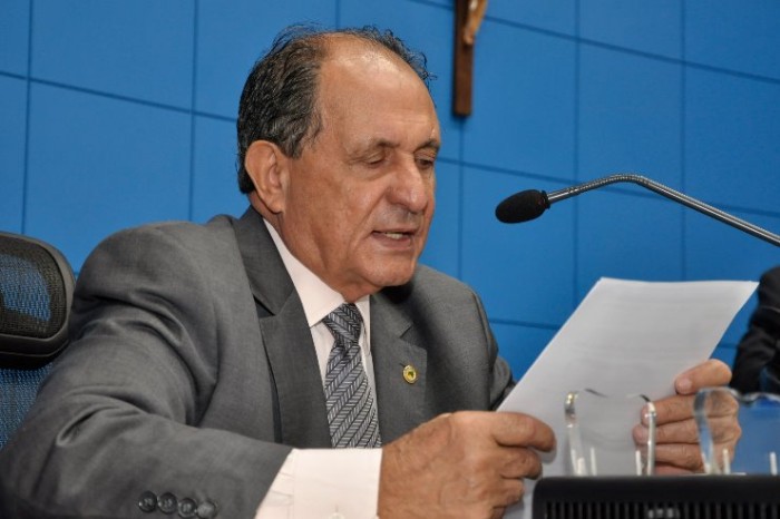 Zé Teixeira solicita obras em vias de Dourados e Ivinhema
