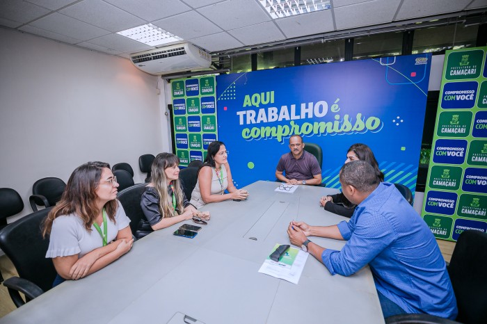 Prefeito conhece novo projeto de iluminação da Neoenergia Coelba