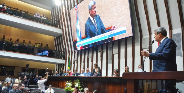 Prefeito cobra redução de impostos e divisão de recursos mais justa aos municípios, em sessão pelos 190 anos de Feira