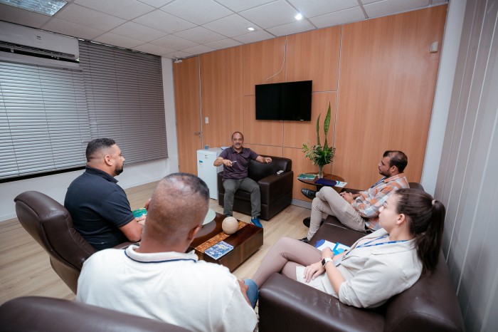 Prefeito recebe novo gerente regional da Embasa