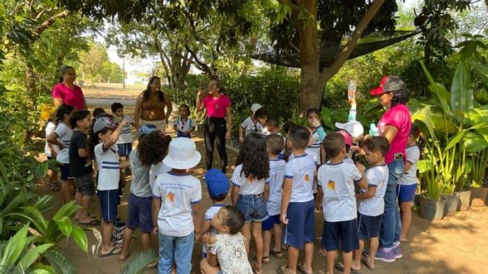Experiência fora de sala marca Dia da Árvore no Cmei Matheus Henrique