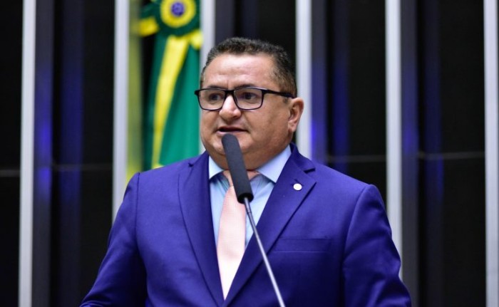 Texto aprovado é substitutivo do deputado Prof. Reginaldo Veras - (Foto: Zeca Ribeiro / Câmara dos Deputados)