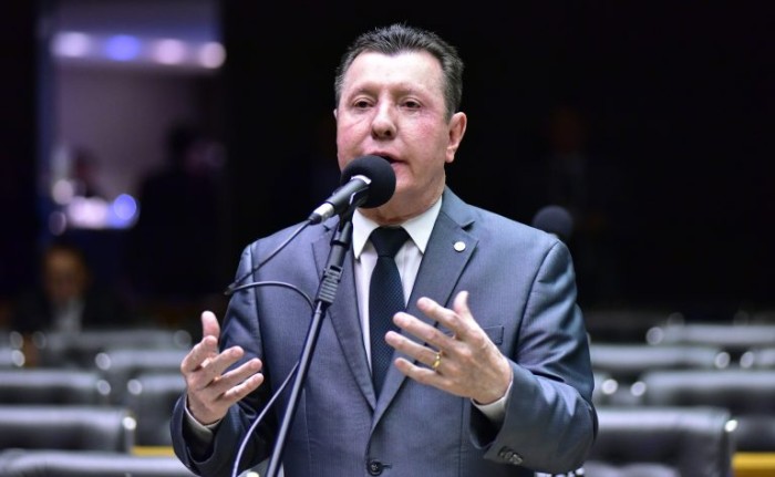 José Nelto: regra atual beneficia todos os inadimplentes sem considerar o esforço para manter o contrato em dia - (Foto: Zeca Ribeiro/Câmara dos Deputados)